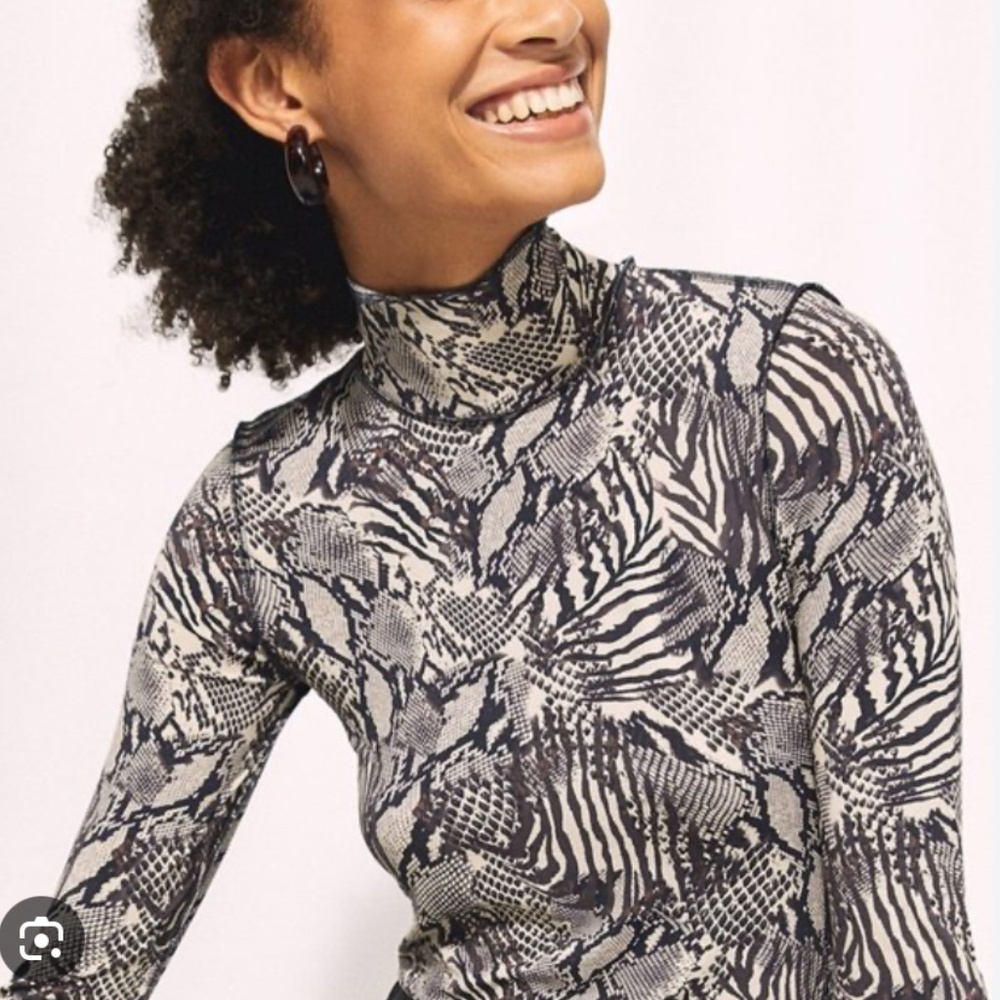 Aritzia Wilfred Giselle Only Brown and Cream Patterned Long Sleeve Top